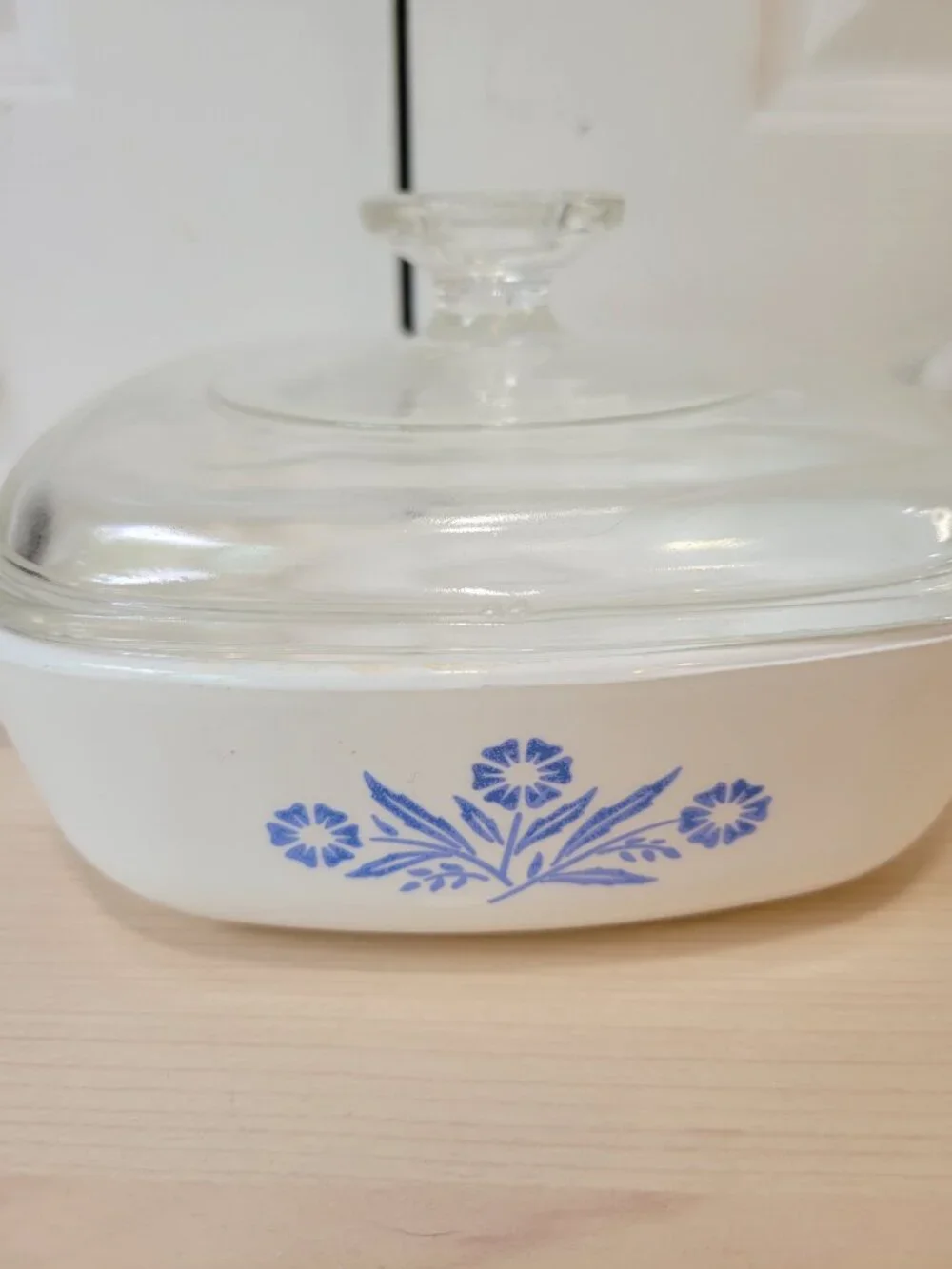 Vintage CORNINGWARE Blue Cornflower 1-Quart Casserole Dish w/ Chipped Pyrex Lid